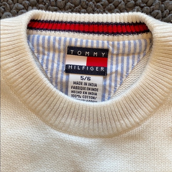 Tommy Hilfiger star sweater - Picture 2 of 5